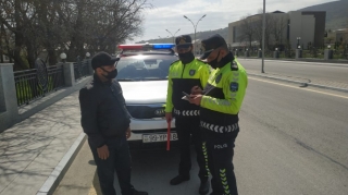 Xızıda yol polisi keçidi saymayan piyadaları cəzalandırdı - FOTO