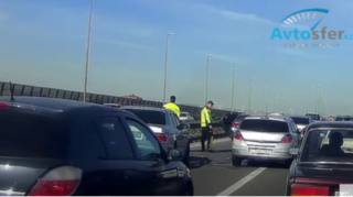 Aeroport yolunda qəza: "Mercedes"  "Kia"nı vurdu  - tıxac yarandı   - VİDEO