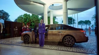 "BMW i7" və Uma Turman kəskin süjetli casus filmində çəkiliblər 