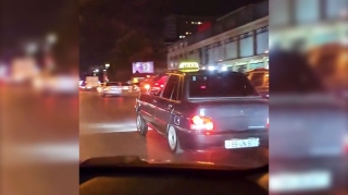 Bakı küçələrində “ara işləyən” taksi sürücüsü təhlükə saçdı   - VİDEO