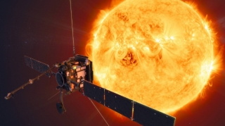 “Solar Orbiter” Günəşin yaxın məsafədən çəkilən ilk fotolarını Yerə göndərib