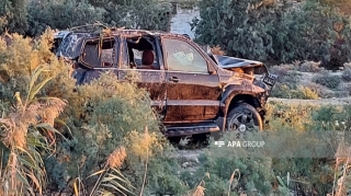 Sabirabadda “Toyota” “Opel”ə çırpıldı, sonra da kanala aşdı: 4 nəfər...   - FOTO