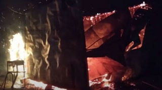 Ağdamdan çıxan ermənilər evləri, mağazaları yandırırlar   - VİDEO