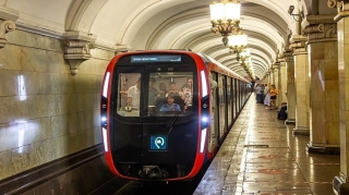 Moskva metrosunda HƏYƏCANLI ANLAR   - VİDEO