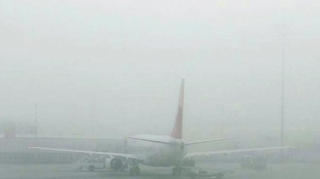 Qatı duman İstanbul aeroportunda uçuşlara mane oldu 