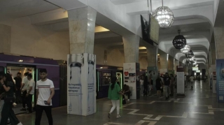 Metrodakı bəzi reklam lövhələri söküləcək - SƏBƏB 