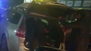 Bakıda taksi sürücüsü turisti "baqaja" mindirib apardı  - VİDEO