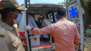 Hindistanda yük avtomobili azı 15 nəfəri vuraraq öldürüb  - VİDEO