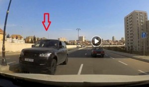 В Баку «Range Rover» выехал на «встречку» - 10 MU 555 - ВИДЕО