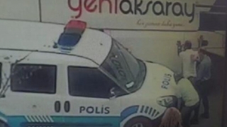 Polis iki maşının arasında qaldı - ANBAAN VİDEO 
