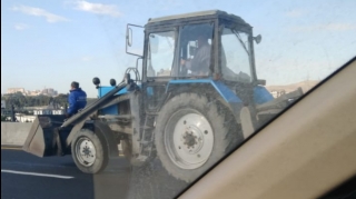 Traktorun kotanında sərnişin daşıyan sürücü aşkarlandı  - FOTO