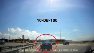 Bakıda "zerkalni" nömrəli "Mercedes"in sürücüsü görün nə etdi  - VİDEO