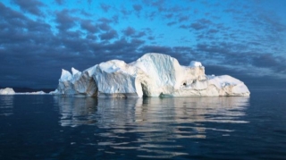 Antarktida buzlağından nəhəng aysberq ayrılıb  - VİDEO