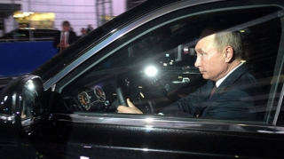 Putinin zirehli “AURUS”u, Kremlin xüsusi təyinatlı qarajı - VİDEO 