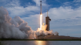 “SpaceX” daha 23 internet peykini orbitə çıxarıb 
