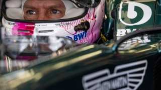 "Formula 1":  Fettelin də bolidi sınaq yürüşündə sıradan çıxdı