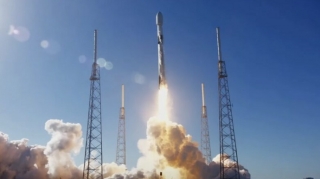 “SpaceX” kommersiya peyk daşıyıcısını orbitə buraxıb 