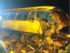 Qarşı zolağa keçən avtobus ağır qəza törətdi: Üç ölü, 16 yaralı  - FOTO