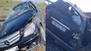 Ucarda AĞIR QƏZA:  “Mercedes” aşdı, 1 ölü, 3 yaralı  - FOTO - YENİLƏNİB