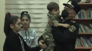 Yol polisi bayram günü uşaqları sevindirdi   - VİDEO