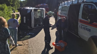 Taksi marşrut avtobusu ilə toqquşdu;  9 nəfər yaralandı - FOTO + VİDEO 