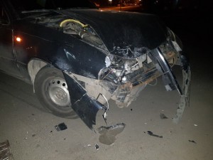 Bakıda təkəri partlayan avtomobil qəzaya uğradı