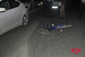 Şirvanda velosipedçini avtomobil vuraraq ağır yaralayıb - FOTO