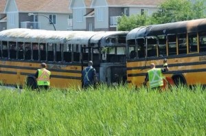 Yay düşərgəsinə məktəbliləri aparan 2 avtobus yandı: 69 məktəbli xəsarət alıb - FOTO