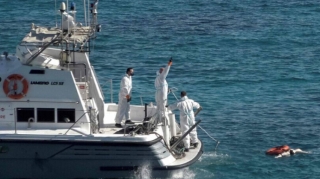 Miqrant gəmisi batdı: 3 nəfər itkin düşüb 