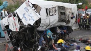 Mikroavtobusun 40 metrlikdən uçuruma yuvarlandı: 7 ölü, 6 yaralı