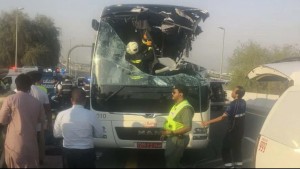 Bayramdan qayıdan avtobus yol nişanına çırpıldı: 17 ölü - FOTO