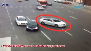 Sürücü qayda pozaraq iki  avtomobili qəzaya saldı - VİDEO