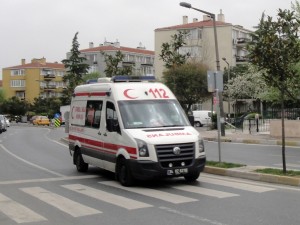 Mikroavtobus ilə yük maşını toqquşdu: 13 yaralı