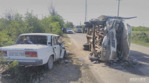 Şəmkirdə mikroavtobus aşdı: 3 ölü, 8 yaralı – FOTO
