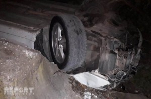 Kürdəmirdə sürücü maşını aşırdı: 3 yaralı - FOTO