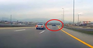 Bu sürücünün bir dəqiqədə pozduğu qaydalara baxın – VİDEO