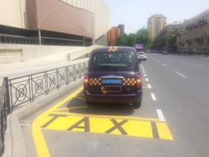 Bakıda taksi duracaqları üçün xətlər çəkilir - FOTO
