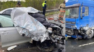 Ağır yol qəzası:“DAF”la toqquşan “Škoda”da olan 3 nəfər öldü - FOTO 