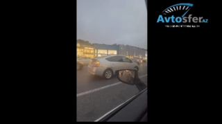 Bakıda "Prius" sürücüsü maşını yolun ortasında atıb yoxa çıxdı- VİDEO
