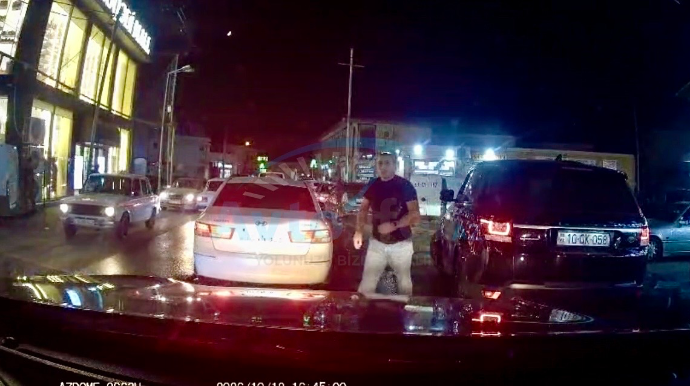 Bakıda tıxacdan qaçan “Range Rover” sürücüsü qəza törətdi   - VİDEO