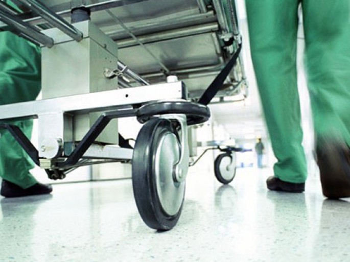 Azyaşlı avtomobilin altında qaldı