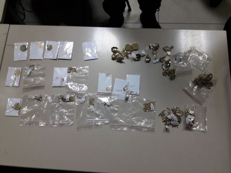 Qızıl-zinət əşyalarının keçirilməsinin qarşısı alınıb - "Sınıq Körpü" gömrük postunda