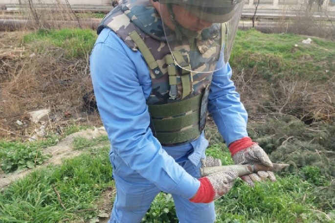 Metro yaxınlığında top mərmisi tapılıb