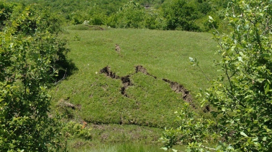 İsmayıllıda yolun çökməsi ilə əlaqədar alternativ yol çəkilir - FOTO