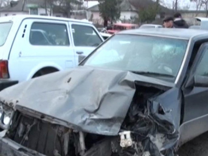 “OKA” ilə toqquşan “Mercedes”in sürücüsü: “Məni aldatdı, üz-üzə gəldik” – VİDEO