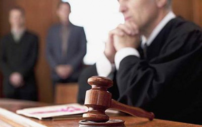 Bir hakim işdən çıxarıldı, digərinin səlahiyyətinə xitam verildi