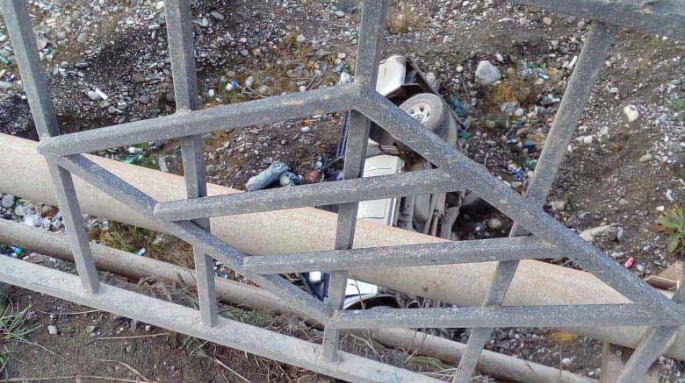 Qubada minik avtomobili körpüdən aşdı: xəsarət alanlar var