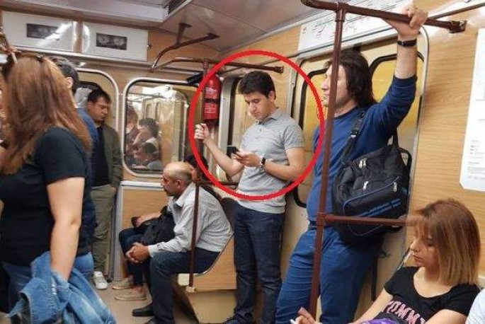 Deputatın Bakı metrosunda görüntüsü yayıldı - FOTO