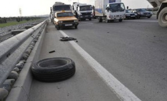 Bakıda yol qəzası baş verib: 3 nəfər xəsarət alıb