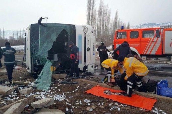 Avtobus aşdı: 4 ölü, 27 yaralı